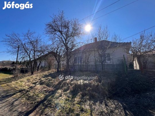 Erdőbényei 67 nm-es ház eladó