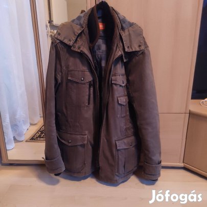 Eredeti 120000 forintos Hugo Boss kabát!
