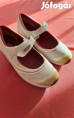 Eredeti MBT gördülő cipő 40-es méretben, női tépőzáras