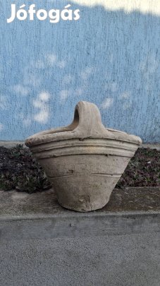 Eredeti Olasz télálló kerti keramia kaspó.