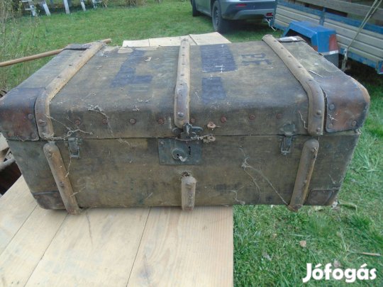 Eredeti állapotban antik bőrönd,