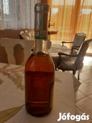 Eredeti és névre szóló palack 1977-es