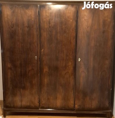 Eredeti fából készült 3 ajtós szekrény