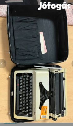 Erika írógép gyári dobozában, dokumentációval