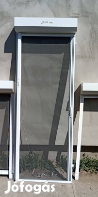 Erkély redőny elhúzható szúnyoghálóval