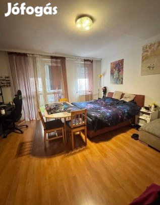 Erkélyes 2Szobás Lakás Eladó !