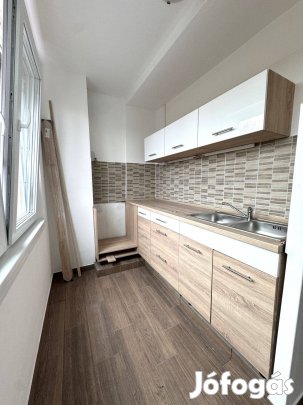 Erkélyes 2 Szobás, Zöldövezeti Lakás Eladó