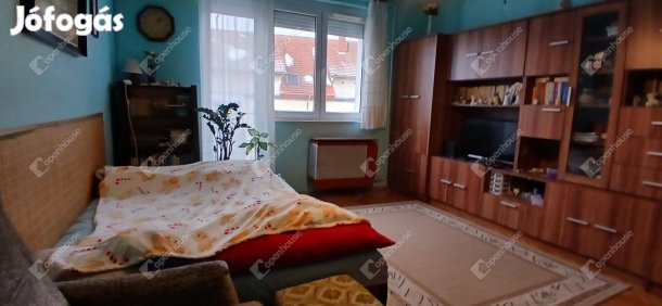 Erkélyes 2 szobás lakás eladó Zalaegerszeg egyik kedvelt utcájában!