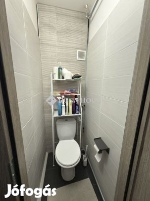 Erkélyes, saját tároló