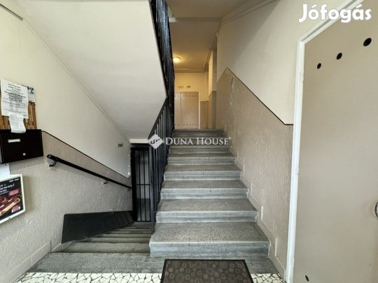 Erkélyes, tégla lakás eladó!