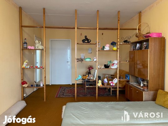 Erkélyes lakás eladó Békésen