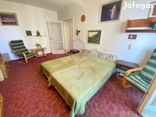 Erkélyes lakás kiadó a Böszörményi Campus mellett