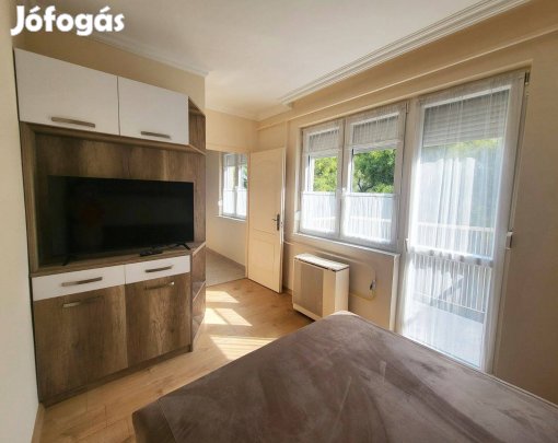 Erkélyes lakás kiadó az Árpád utcán!
