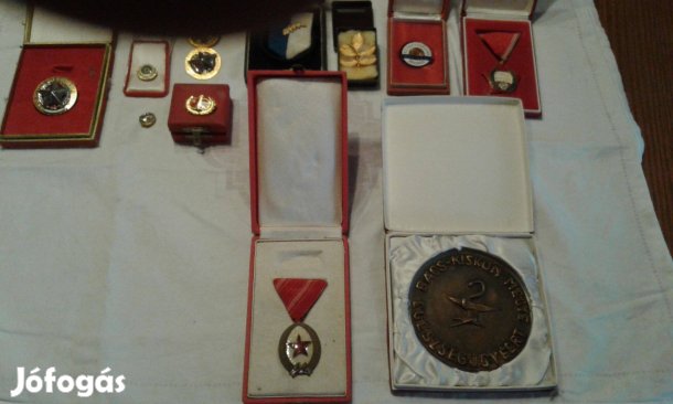 Érme,Jelvény,kitüntetés eladó