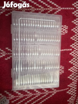 Érmék dobozzal együtt 