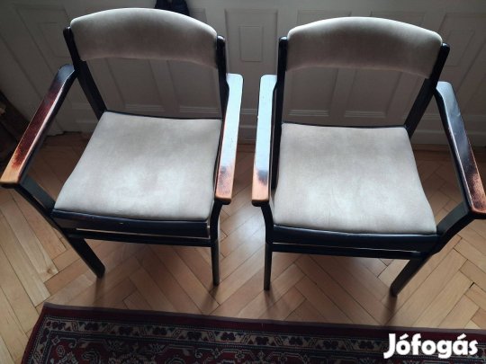 Erős, design karfás szék eladó Margit hídnál, 2 db , 25000 ft /db
