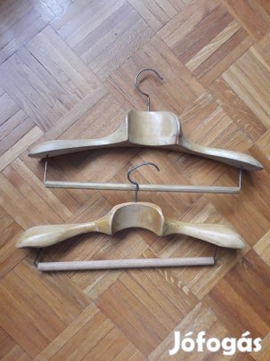 Erős fa fogasok - vállfa nadrágtartóval