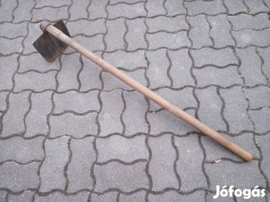 Erős kapa fa nyéllel együtt 21 cm széles