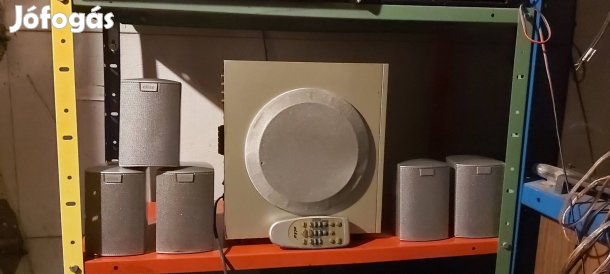 Erősítővel egybe épített távos 5.1, 5 hangfalat kihajt.