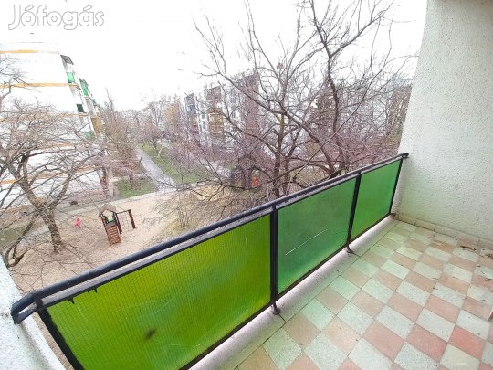 Értékálló 2. emeleti téglalakás a Füredi úton