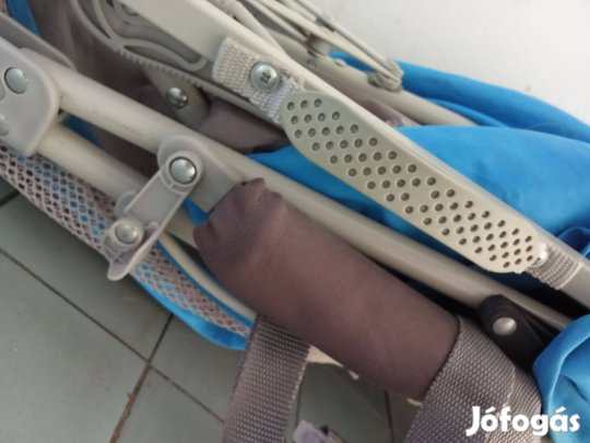 Esernyőre csukható babakocsi