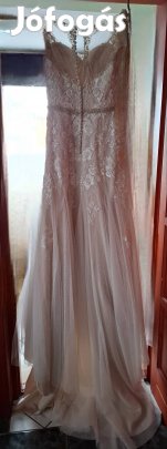 Esküvői ruha, bemutató darab volt