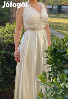 Esküvői ruha pelerinnel