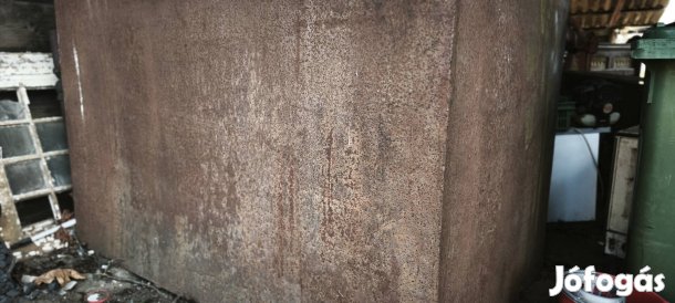 Esővíz tároló acéltartály.