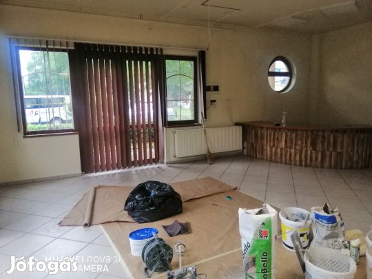 Északi városrész  kedvelt, ingyen parkolós helyén földszinti iroda,