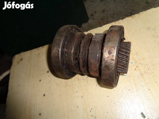 Eszterga e1n főorsó csapágy orsóház ékszíjtárcsa meghajtás