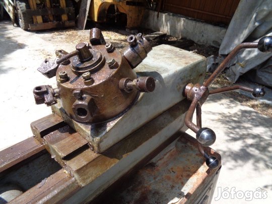 Eszterga revorvel revorver fej esztergagép revorverfej