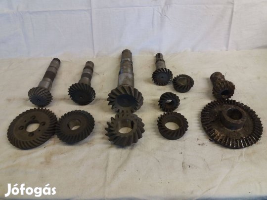 Esztergagagép, marógép ívelt kúpkerekek