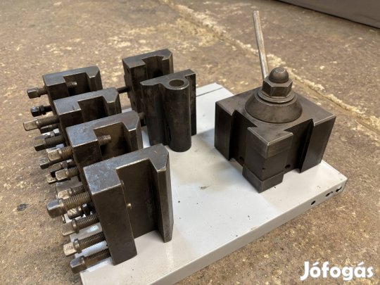 Esztergagép Késtartó