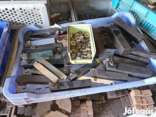 Esztergakés forgácsolo szerszszám tartozék kb 25×25 csere lapkás orosz