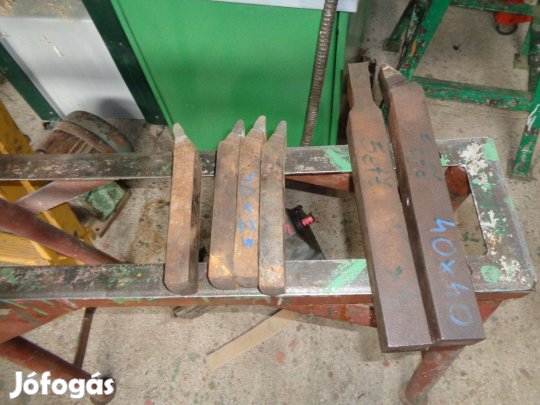 Esztergakés forrasztott lapkás eszterga kés 40-es