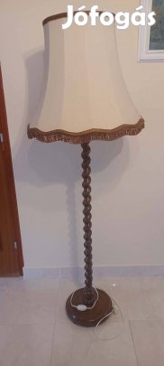Esztergált fa állólámpa