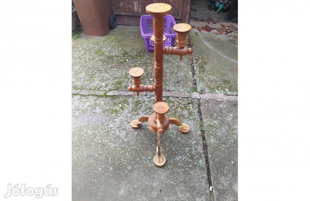 Esztergált virágtarto