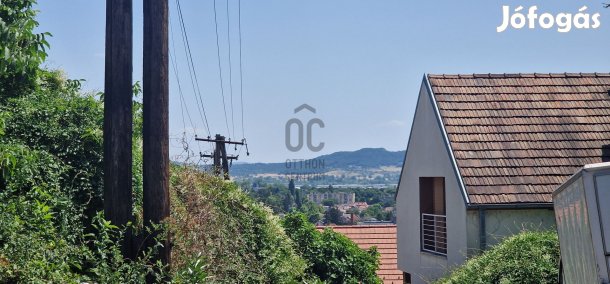 Esztergom Épitési telek  a Szent Tamáson tervekkel együtt eladó