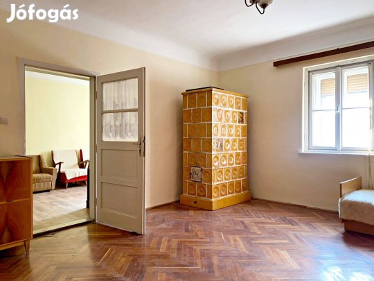 Esztergomban házrész eladó