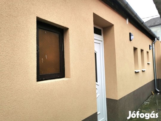 Esztergomi eladó 44 nm-es ház