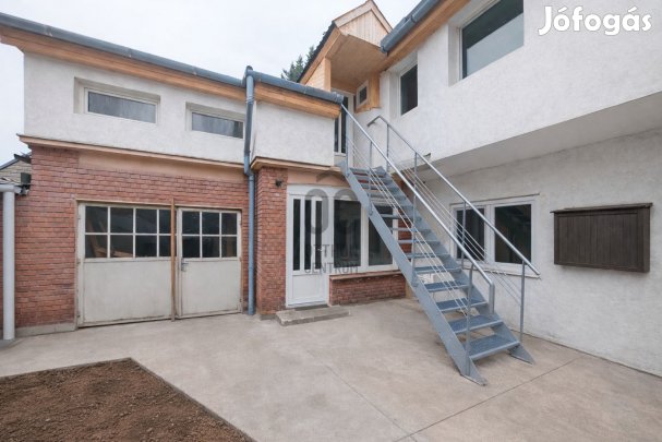 Esztergomi eladó tégla családi ház