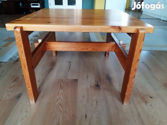 Esztétikus tömör fa dohányzóasztal