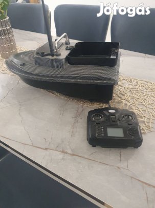 Etető hajó horgászoknak