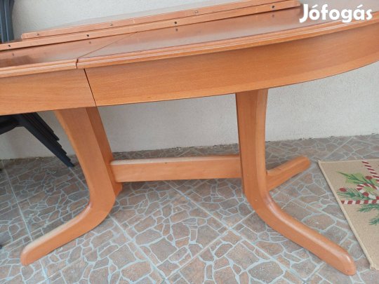 Étkeszőasztal székekkel