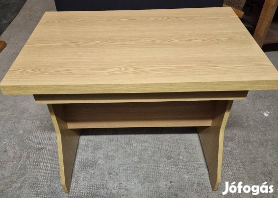 Étkező asztal 4-6 személyes.Szép állapotban.