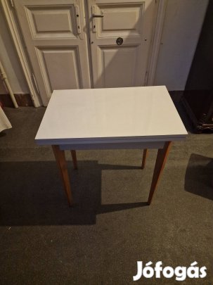 Étkező asztal.