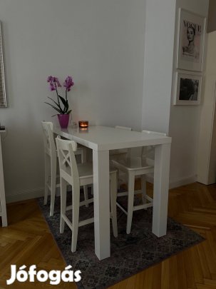 Étkező asztal székekkel