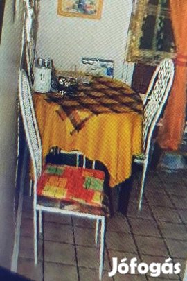 Étkező asztal székekkel