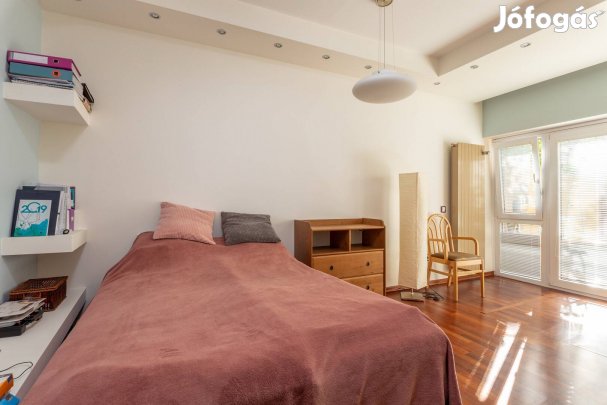 Étkező fölé illeszkedő Molto Luce design lámpa