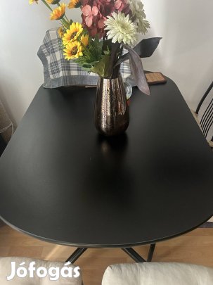 Étkező garnitúra.